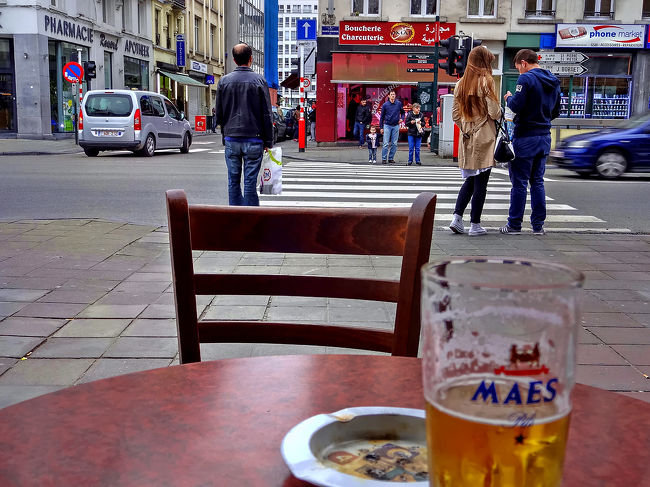 2杯目は表のテーブルで。<br /><br />＜パブでビールを飲みながら＞<br />https://www.youtube.com/watch?v=nVrRaqQBPhE