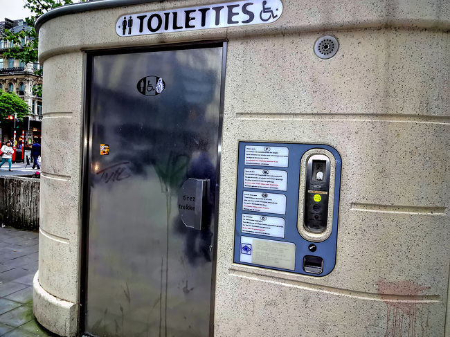 自動洗浄式の公衆トイレ。<br />入ったことはないけど。