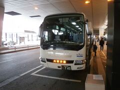 家に帰りましょう(^_^)=333。
今回は楽に帰りたかったので、大宮行きのＯＮライナーに乗っていきます。
2,800円はちょっと高めだけれど、スカイライナーとそんなに値段変わらないかなとf^_^;。