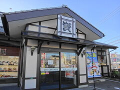 ７／１７
北九州の有名なうどん屋さん「資さんうどん」。チェーン店が大宰府にあり、寄ってみました。ぼた餅など、北九州らしいメニューが並びます。

