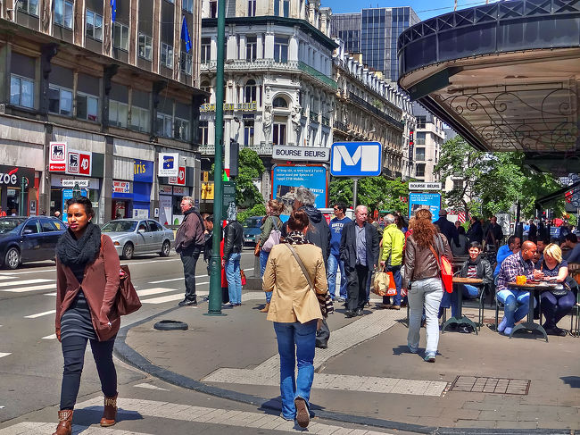 地下鉄に乗ってブルス駅で下車。<br />地上に出てきました。