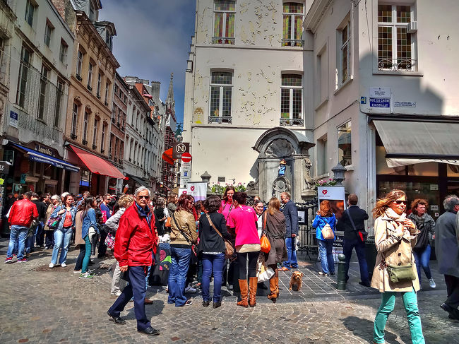 相変わらずの人気者、小便小僧。