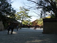名古屋城から車で約３０分、熱田神宮にやってきました。