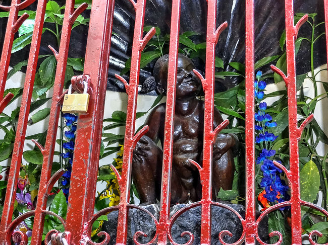 1985年に作成された、小便小僧の妹版というべき、フィデリテ袋小路という路地にある小便少女(Jeanneke Pis)。<br />ちょっと悪乗りの感がありますが。