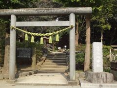 まずは葛原岡神社をお参りしました。コチラ、縁結びの神社だそうです。
