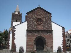 ［カテドラル］

15世紀末にキリスト騎士団によって造られた。
ポルトガルが本土以外に建設した、最初のカテドラルだ。
マヌエル様式で、ポルトガルの教会の例にもれず、
ここでも美しいアズレージョが使われている。（地球の歩き方より）
