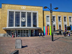 ブルージュ駅東側正面入り口。