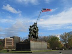 ホテルから１０分〜１５分で海兵隊戦争記念碑に到着です。
