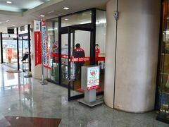 レンタカーを丸亀駅で返却して、12:17発の特急しおかぜ9号に乗ります。
一本後の特急にして、香川のうどんをもう一軒食べに行っても良かったのですが、わざわざこの列車にしたのには理由が。