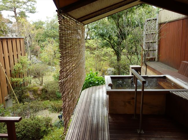 部屋の温泉露天風呂。