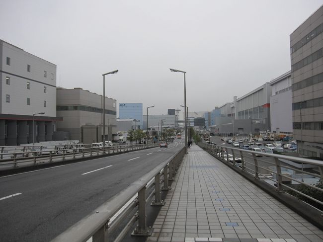 この道をまっすぐまっすぐ。