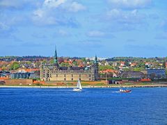 コペンハーゲンの港に近づき、世界遺産のクロンボー城が見えてきました。
ここは北欧です。
