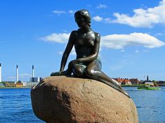 結局丸一日余裕ができてしまいましたので、旅行会社の計らいでコペンハーゲン
の半日観光がつきました。
まずは、コペンハーゲンの観光名所、世界３大がっかりの一つと呼ばれる
人魚姫の像です。