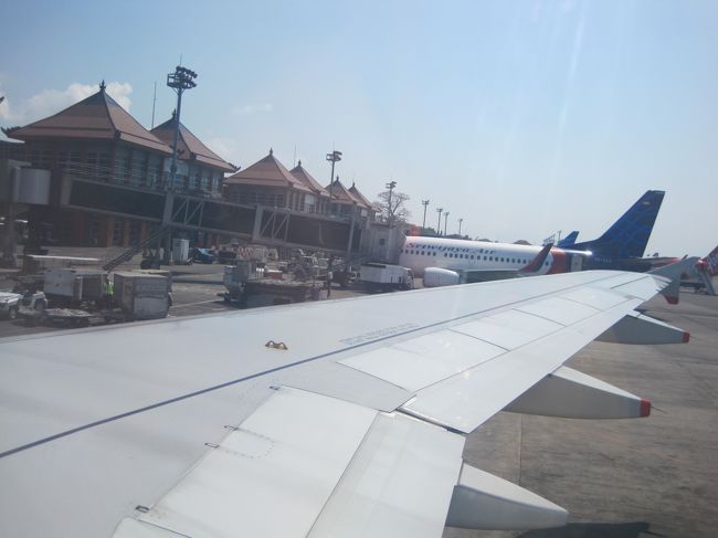 強い日差しが機内に差し込んで来て<br />南国に来たのだと<br />一気にテンションアップ