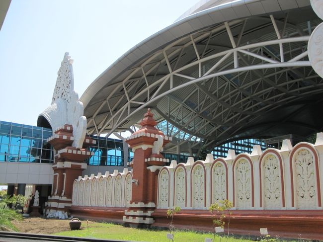 ツアーで申し込んだので<br />担当の方と合流します<br /><br />チェックを受けて<br />ツーリストとの合流ポイントにいました