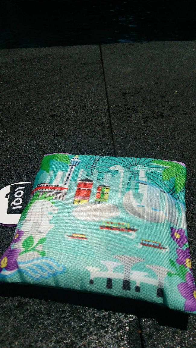 バウチャーで買ったもの。<br />シンガポールモチーフのエコバッグ