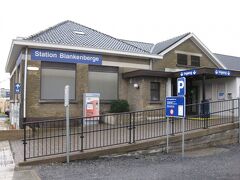 ブランケン・ブルージュの駅舎。
ベルギーの駅には改札がありません。