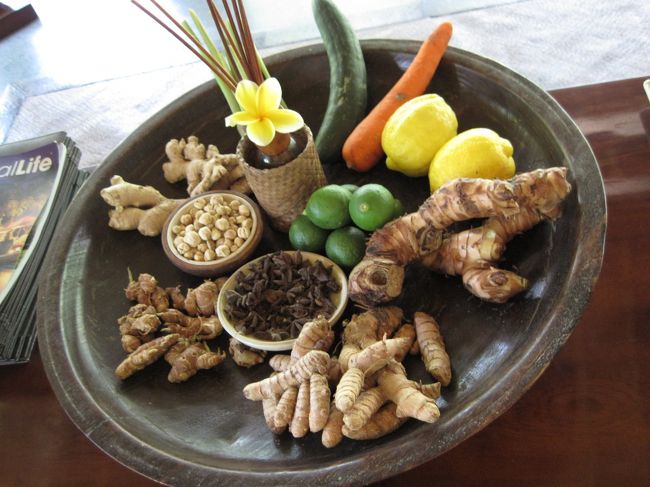 プロダクツは自然のモノを使っているのかな<br />ジンジャーにレモングラスキュウリ人参レモングラス<br />ナドナド