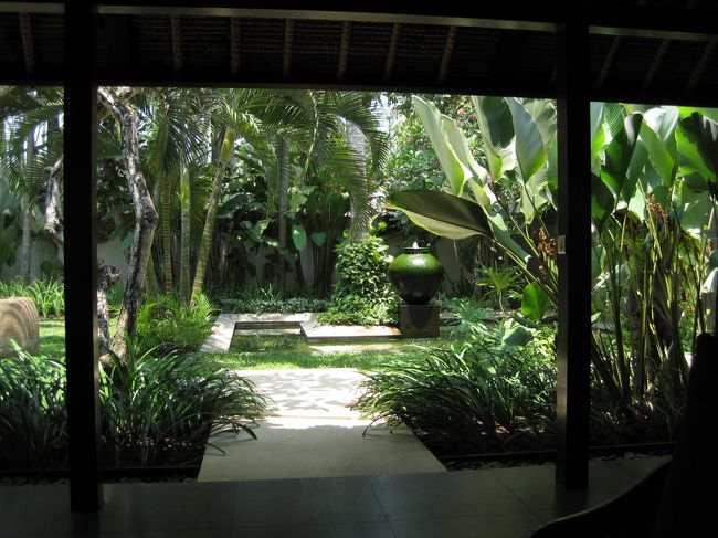 目の前には　お池が広がります。<br /><br />オイルもチョイスしたので<br />いよいよ、お部屋に案内されます<br />