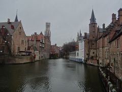 遠くに鐘楼が見えます