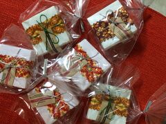 クルクメールの手作り石鹸。
5つ買うと1つオマケ(^^)
1つ2.5ドル。
泡がきめ細かくてめっちゃいいです！