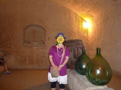 「ヴィコ ソリターリオの洞窟住居」に到着。
洞窟の住居での生活が見れる博物館のようなところです。
暑いマテーラでも室内はひんやりしています。