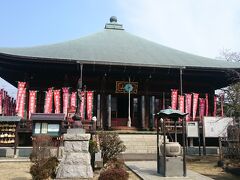 続いて平塚市にある第７番札所、光明寺。
川沿いの古刹です。