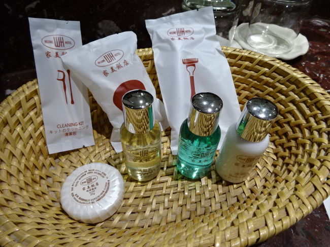 アメニティ。最低限のものがあります。いつも自分で持参した使いなれているものを使います。