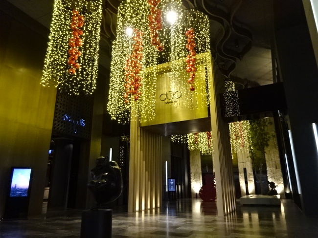 ２〜３泊目は高雄へ移動しました。美麗島駅近くの「ホテルＤＵＡ」です。<br />入口からして豪華な感じです。期待感が増します。