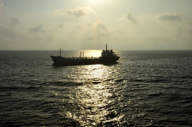 平成24年5月31日（木）新鑑真号<br /><br />　今日も東シナ海の日の出もぼやけていて写真を撮るほどではなかった。