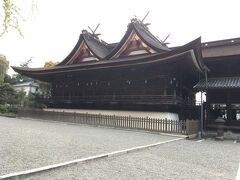 備中国一之宮　吉備津神社。創建はもはや神話の世界です！
本来は吉備国の総鎮守であったが、吉備国の三国への分割により備中国の一宮とされ、分霊が備前国・備後国の一宮（備前：吉備津彦神社、備後：吉備津神社）となったとされる。
足利義満造営とされる比翼入母屋造の本殿は、独特の「吉備津造」で、拝殿とともに国宝指定。