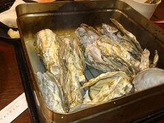 八丁堀『三代目網元  魚鮮水産』
この蒸し牡蠣が絶品！
５人で3杯食べた。