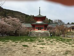 戻る途中にある雲上殿は、善光寺の納骨堂です。