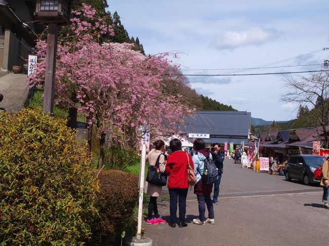 吉野駅まで戻ってきた。<br />写真を撮ったり、立ち止まったり、買い食いしたり、買い物したり。<br />3時間ぐらいかかったようだ。