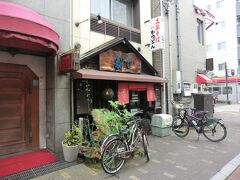 14:00
お腹すきましたね。

岡山と言ったらラーメンとデミカツ丼が有名です。
「だてそば」と言う食堂にやって来ました。
小さな食堂ですが、岡山ラーメンとデミカツ丼で定評があるお店です。
入りましょう。