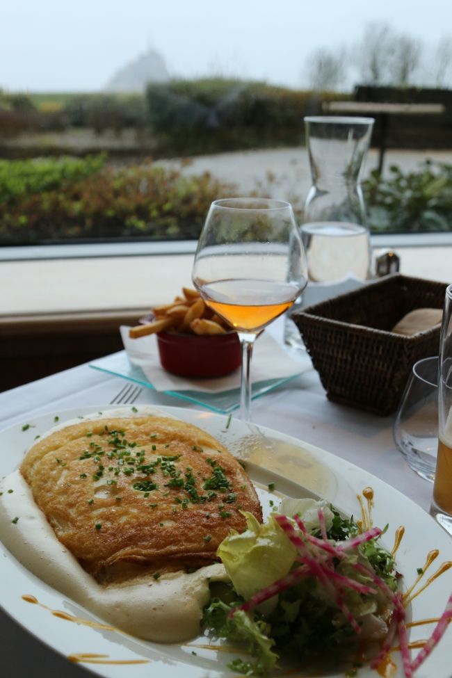 Bon Jour France 憧れつづけた モンサンミッシェルへ 稀に見る 暴風雨 のお蔭で グルメな １日目 モンサン ミッシェル フランス の旅行記 ブログ By Kuritchiさん フォートラベル