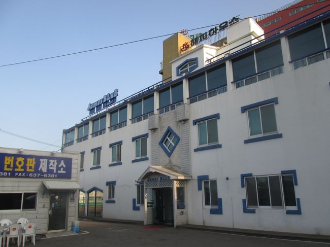 ジェームスブルーホステルの玄関付近