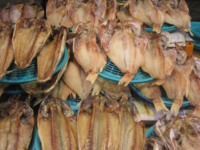 束草観光水産市場にひものが売ってました