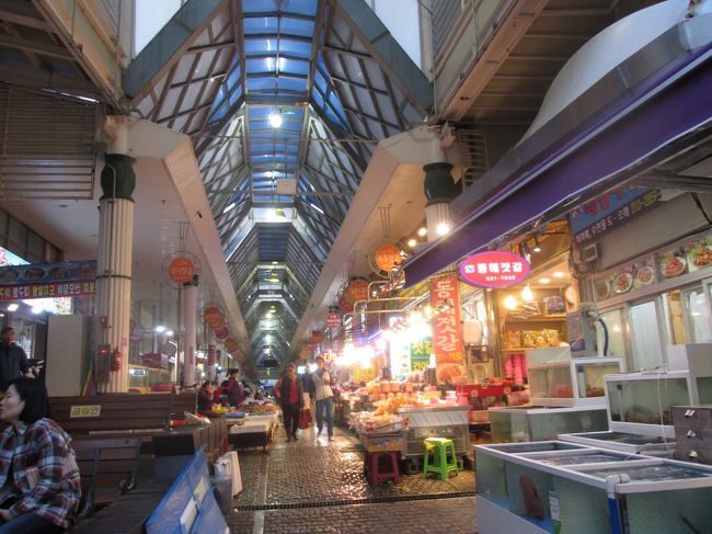 束草観光水産市場アーケード街