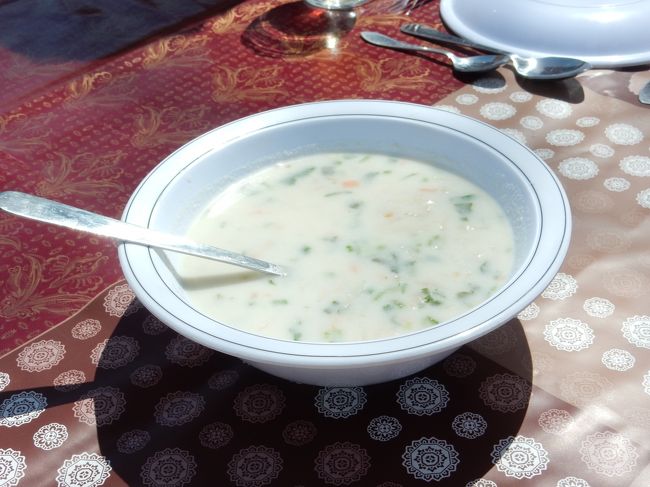 クリーミーなスープが、とても口によく合います。<br />まあ、日本人の味覚を知るシェフが作っているからかもしれませんが、普段の生活で出てきてもおかしくなさそうな「安心して食べられる味」です。