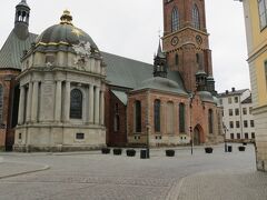 2014/12/02　リッダーホルム教会

１２７０年建築のサンフランシスコ会の修道院を改築した教会で、１９世紀半ばに再建され た尖塔が印象的です！！
大聖堂と並んでストックホルムで最も古い教会のひとつ・・・