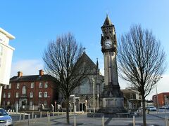 待ち合わせ場所には、もってこいの場所かな。