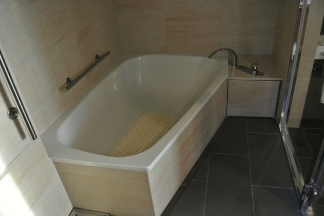 トイレとバスはもちろん別です。<br /><br />お風呂が広すぎる。<br /><br />