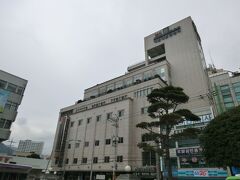 10:37
海雲台は温泉地です。

海雲台温泉センターは、日本の健康ランドに似た温浴施設です。
数種類の内湯・サウナ・水風呂などがあります。
ここで旅の疲れを癒し、汗を流していきましょう。

海雲台温泉センター‥7000ｳｫﾝ(700円)入浴のみ。
※チムチルバン施設もあります。