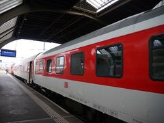 8:17 チューリッヒ中央駅に、アムステルダムからの夜行列車で到着しまして、

次に乗る11:32発ミラノ行きまで間があるので、

チューリッヒ市街地の散策に出かけることに。