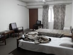 いよいよ最終日。

相変わらずダニだらけで手足がかゆい状態ですが、この宿で7時間近くも寝られたのだからよしとせねばなりません。

一見すると何の変哲もない宿ですが、パキスタンのある意味名物宿として忘れることはないでしょう(笑)。