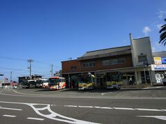 新宮駅前にある熊野交通のバス営業所です。