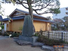 温泉街の途中の井上公園。この建物は維新で活躍した長州ファイブの一人である井上馨の別邸。