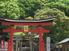 橿森神社です。
鳥居は三輪鳥居のようです。

