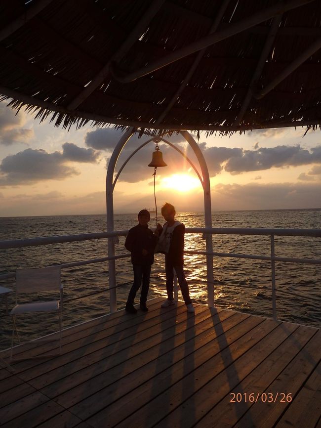 フサキビーチへ、夕日を見にやってきました。<br />むっちゃ綺麗な夕日でした。<br />